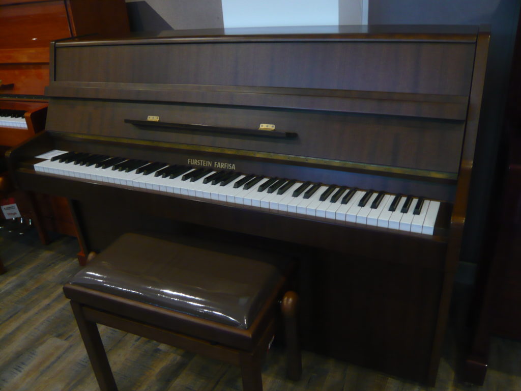 Lâattribut alt de cette image est vide, son nom de fichier est Furstein-Farfisa-103-noyer-satiné-1024x768.jpg.