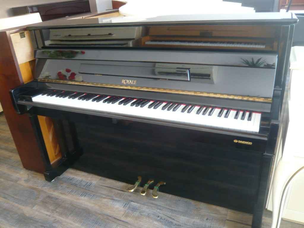L’attribut alt de cette image est vide, son nom de fichier est Royale-110-console-noir-1024x768.jpg.