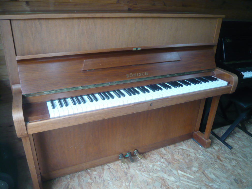 L’attribut alt de cette image est vide, son nom de fichier est Ronisch-115-noyer-console-1024x768.jpg.