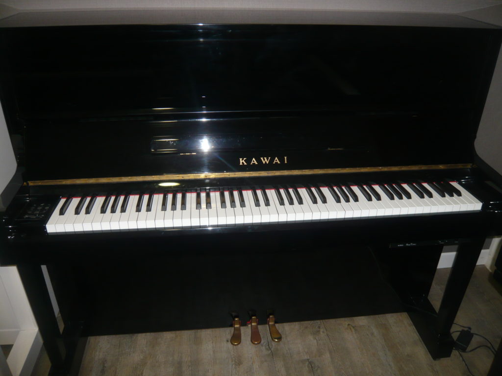 L’attribut alt de cette image est vide, son nom de fichier est Kawai-T-22-anytime-120-noir-1024x768.jpg.