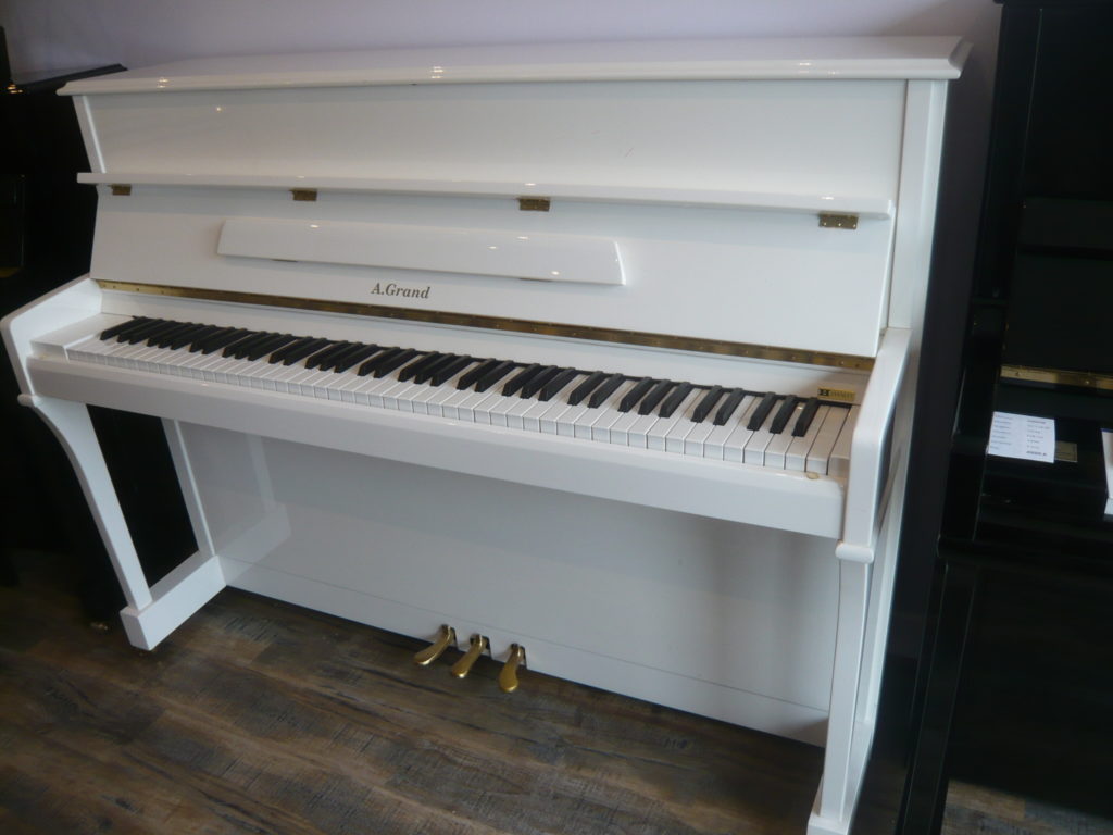 L’attribut alt de cette image est vide, son nom de fichier est A.Grand-111-blanc-console-1024x768.jpg.